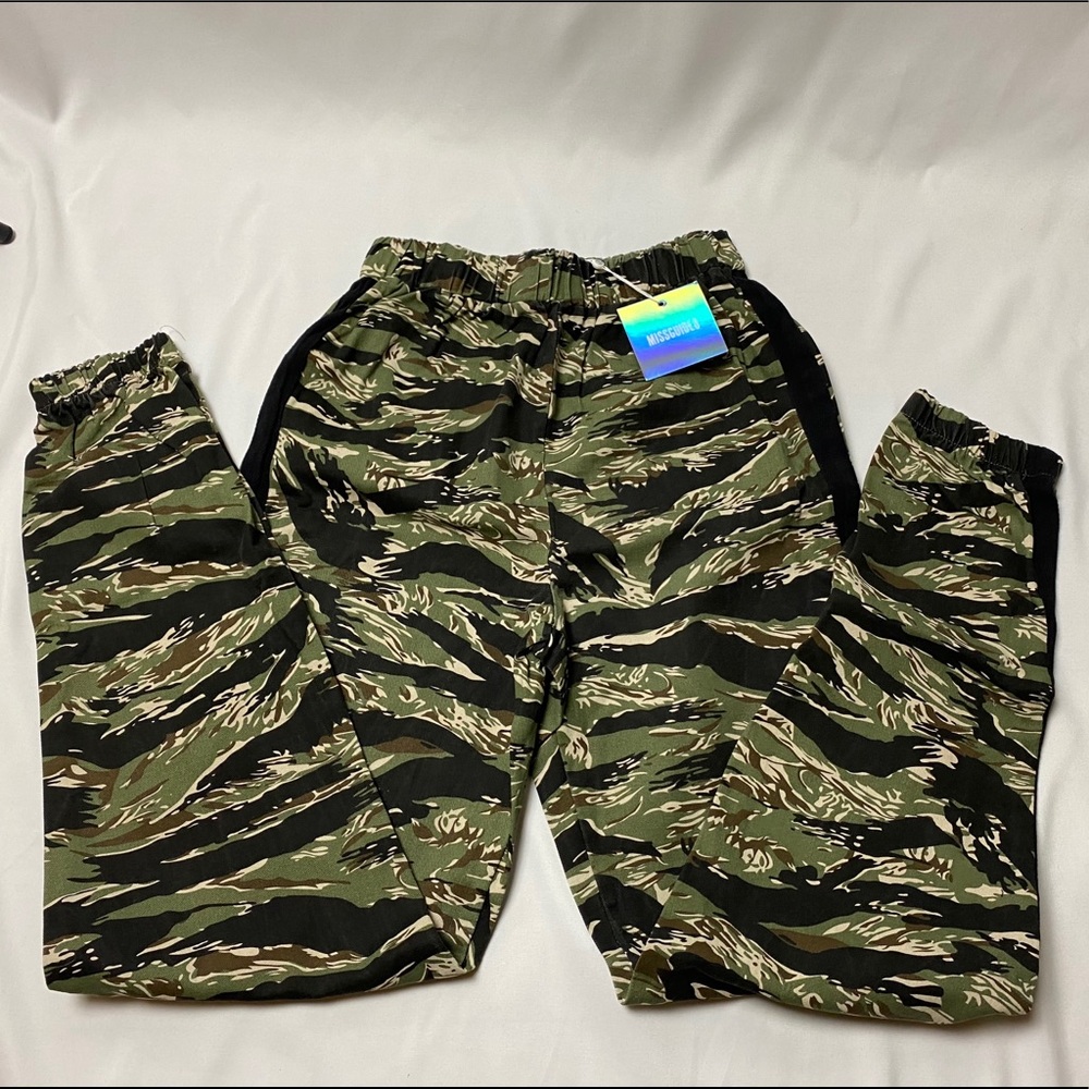 Camo side stripe jogger